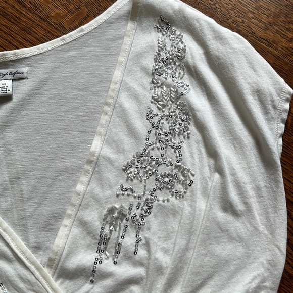 Women’s American Eagle White Beaded V-Neck Blouse Large - Picture 2 of 3